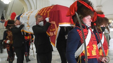 Le général napoléonien Gudin, exhumé en Russie, entame son retour vers la France