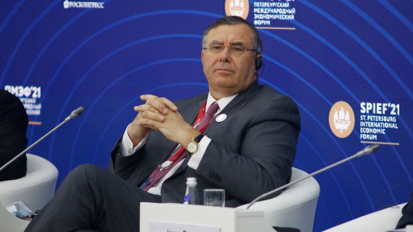 Patrick Pouyanné, PDG de TotalEnergies, lors de l'édition 2021 du Forum économique international de Saint-Pétersbourg