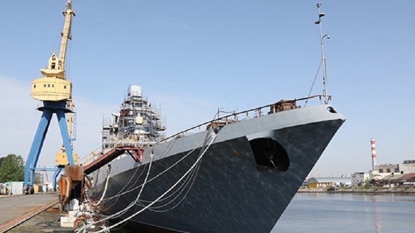 Fregata "Admiral Golovko" na brodogradilištu "Severnaja verfʹ". 