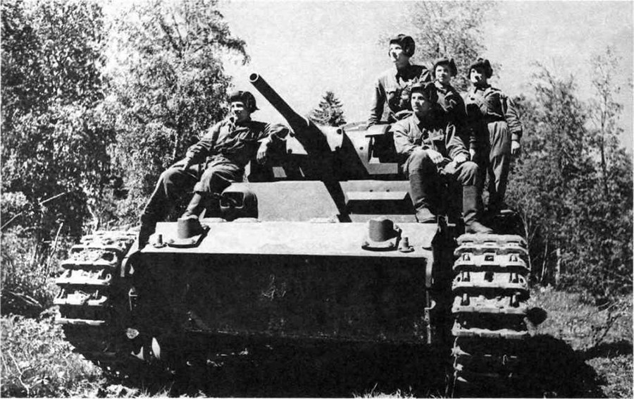 Германски тенк од средна големина Panzerkampfwagen III во служба на советската армија.

