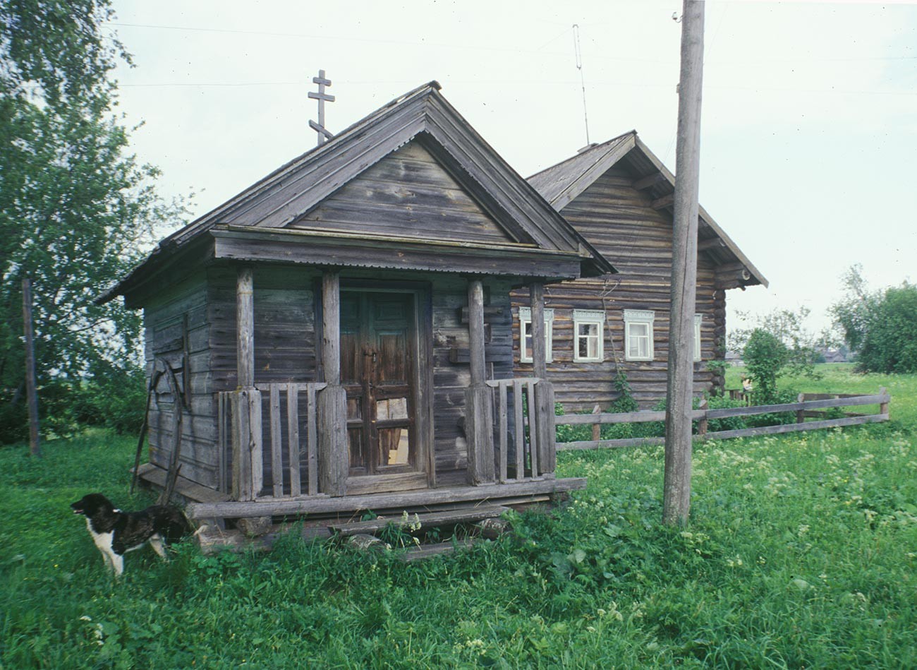 Fominskaïa. Chapelle de l'Icône miraculeuse du Sauveur. Photographie: William Brumfield. 16 juin 1998