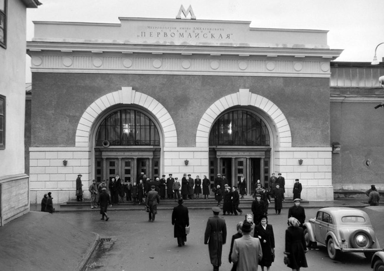 Pintu masuk ke Stasiun Pervomayskaya yang lama.