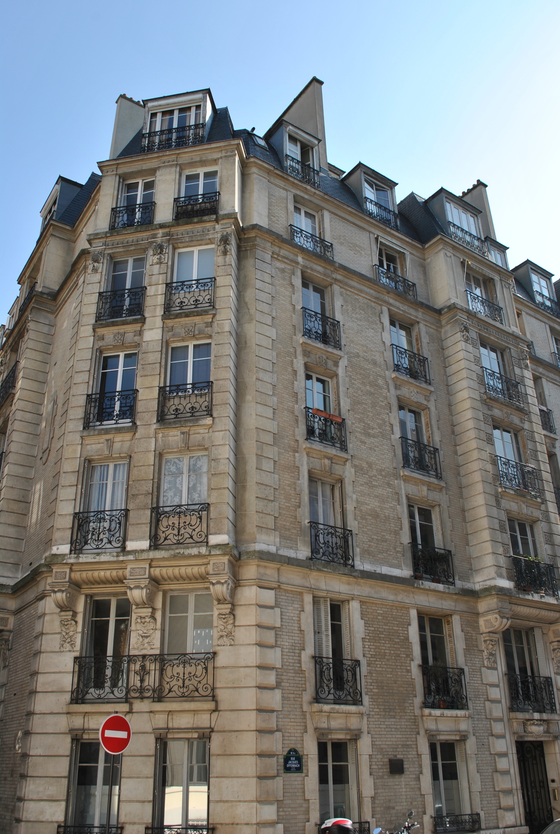 Le bâtiment dans lequel le premier prix Nobel russe dans le domaine de la littérature a vécu à Paris