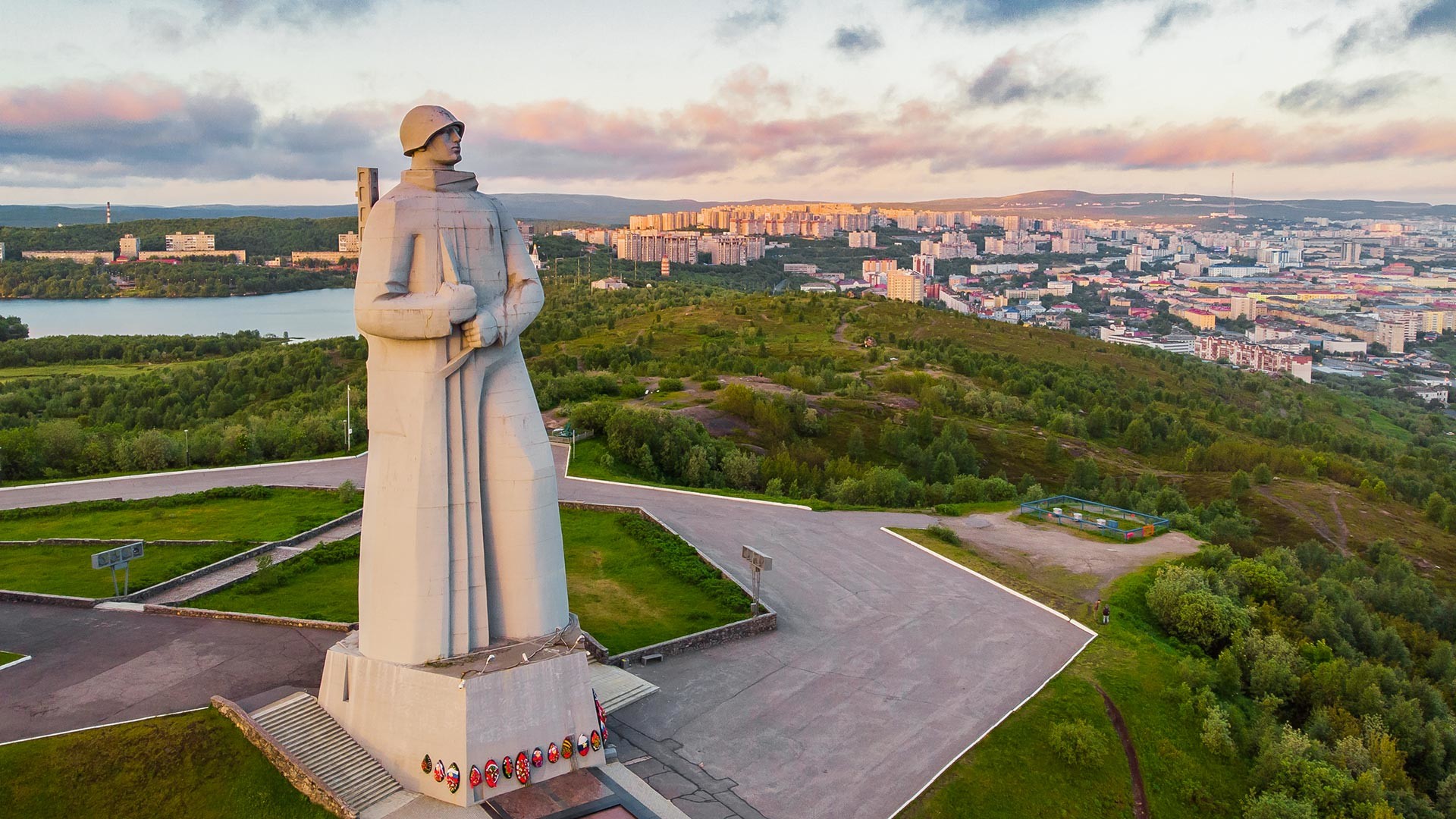 Denkmal „Den Verteidigern der sowjetischen Arktis während des Großen Vaterländischen Krieges“ in Murmansk.