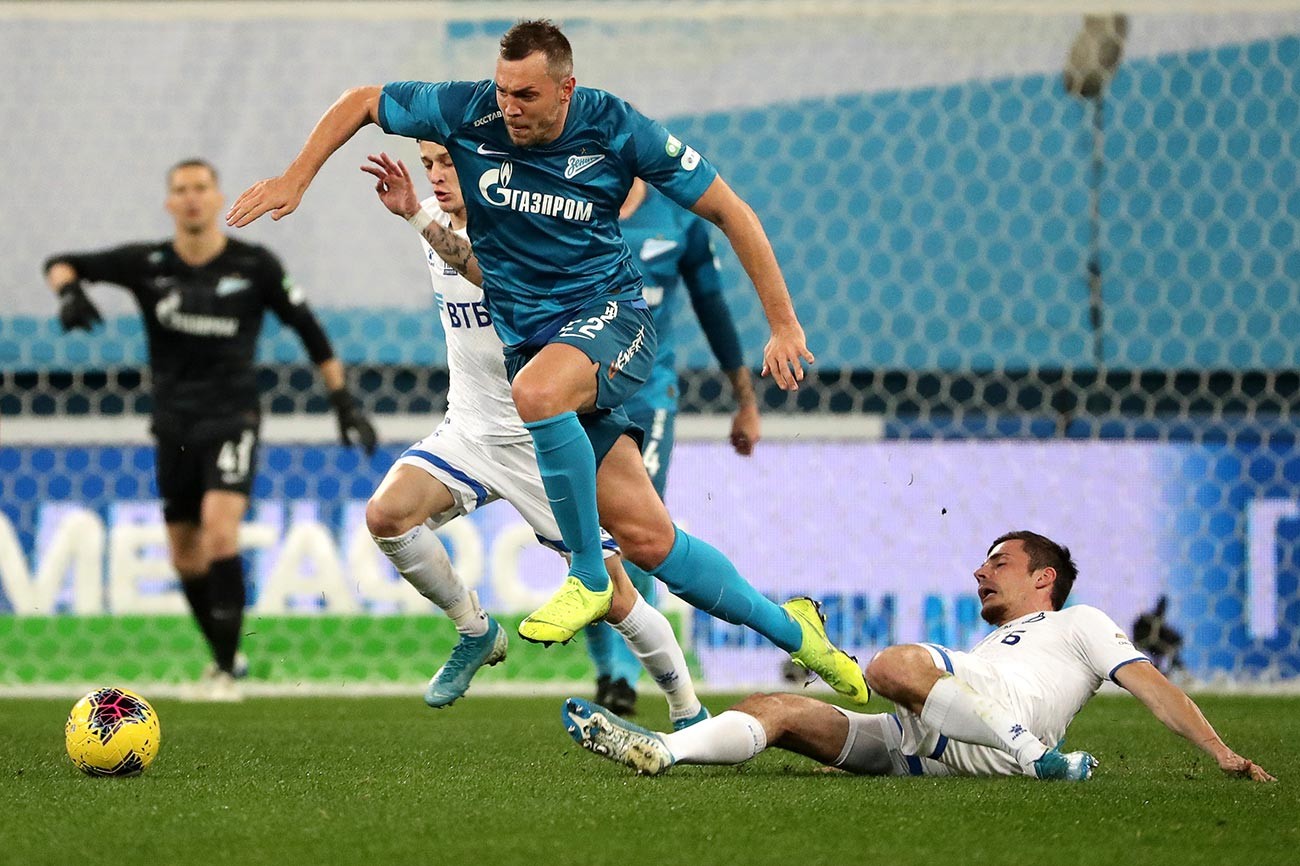 Artem Dzjuba (Zenit) e Artur Jusupov (Dinamo)