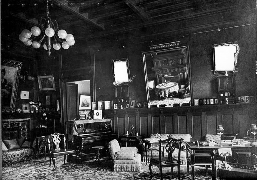 Un antico salotto russo, 1910 circa