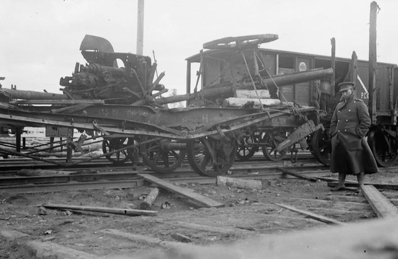 Intervention dans le nord de la Russie. Restes d'un train blindé à Mourmansk en septembre 1919