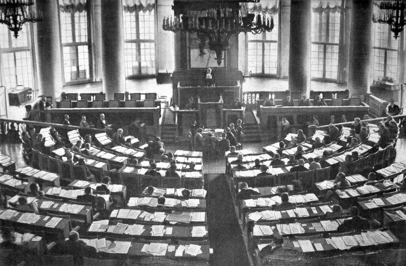 The meeting room of the State Duma in 1906-1917