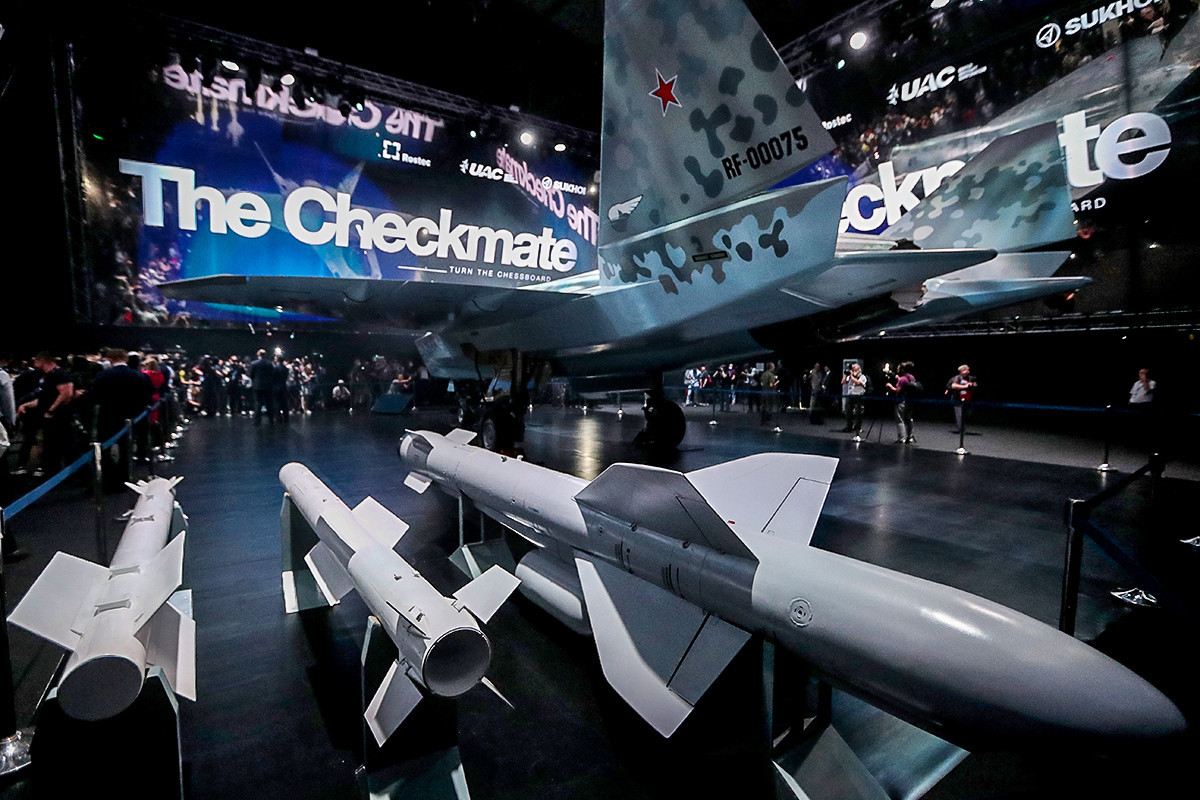 Produção do novo caça russo Sukhoi Checkmate começará em 2026, com