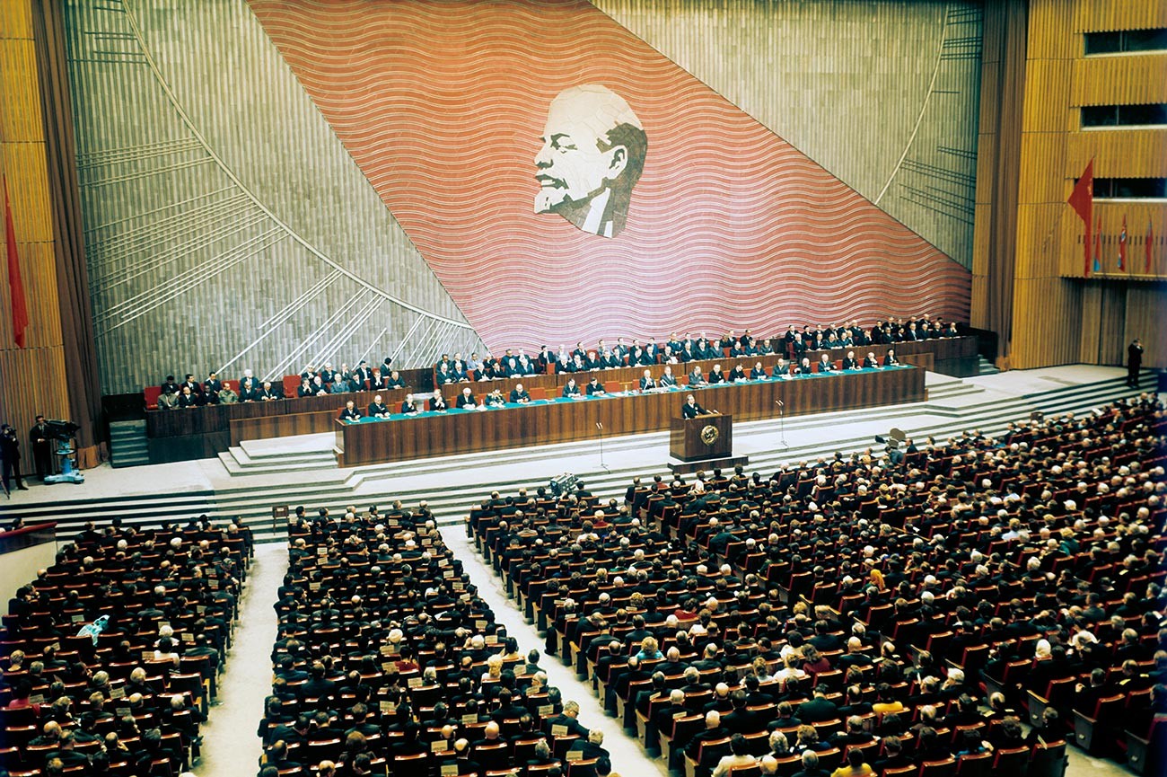 Riunione dei membri del Comitato Centrale del PCUS, Soviet Supremo dell'Unione Sovietica e Soviet Supremo della RSFS Russa nel Palazzo dei Congressi del Cremlino per celebrare il 50° anniversario della Grande Rivoluzione Socialista d'Ottobre