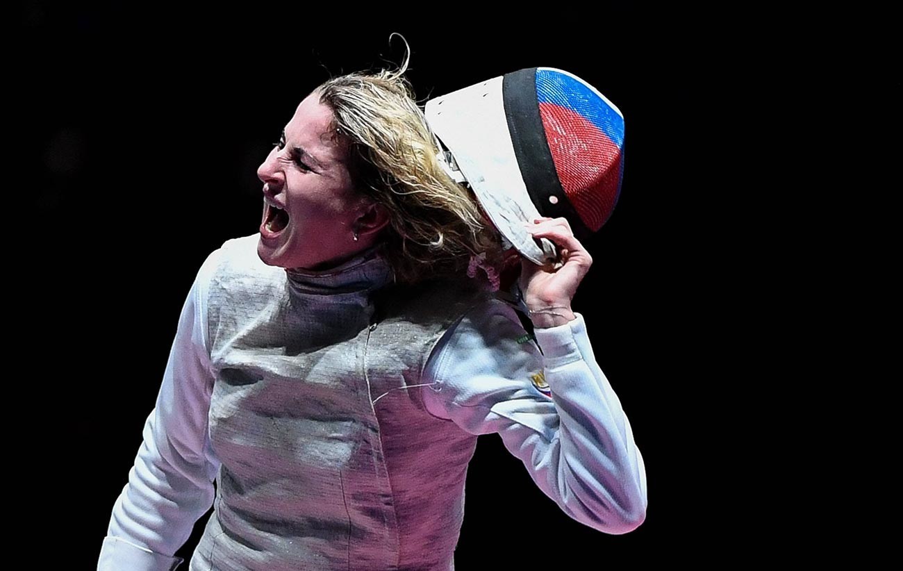 Inna Deriglazova durante a final individual contra  a italiana Elisa Di Francisca nos Jogos Olímpicos do Rio de 2016, a russa acabou ganhando a medalha de ouro