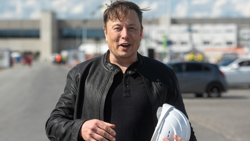 Илон Маск во Гринхајде, Бранденбург, на градилиштето на фабрика Tesla.