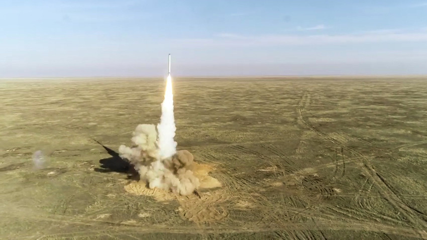 Izstrelitev vodene rakete med strateško vojaško vajo Grom-2019