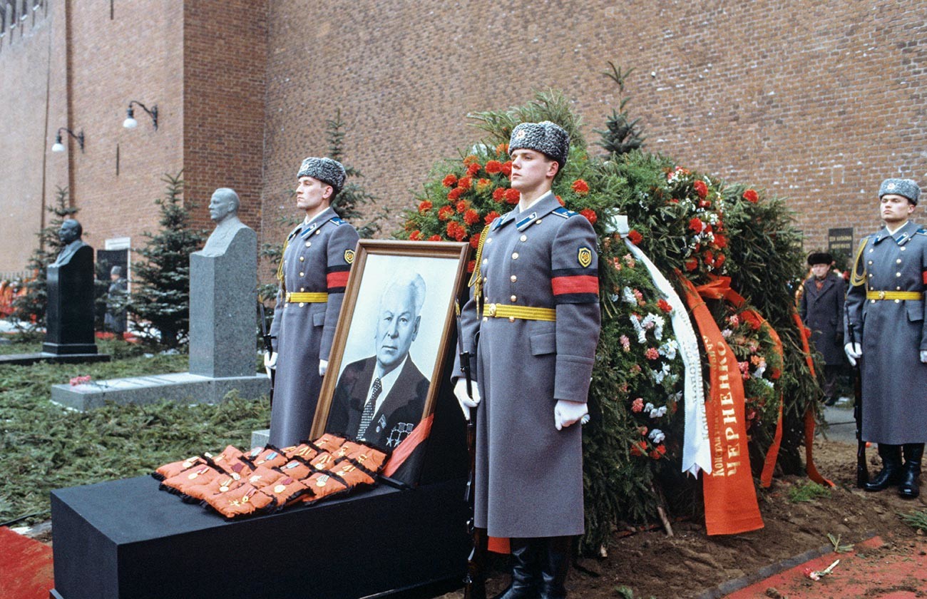 チェルネンコの葬式にて