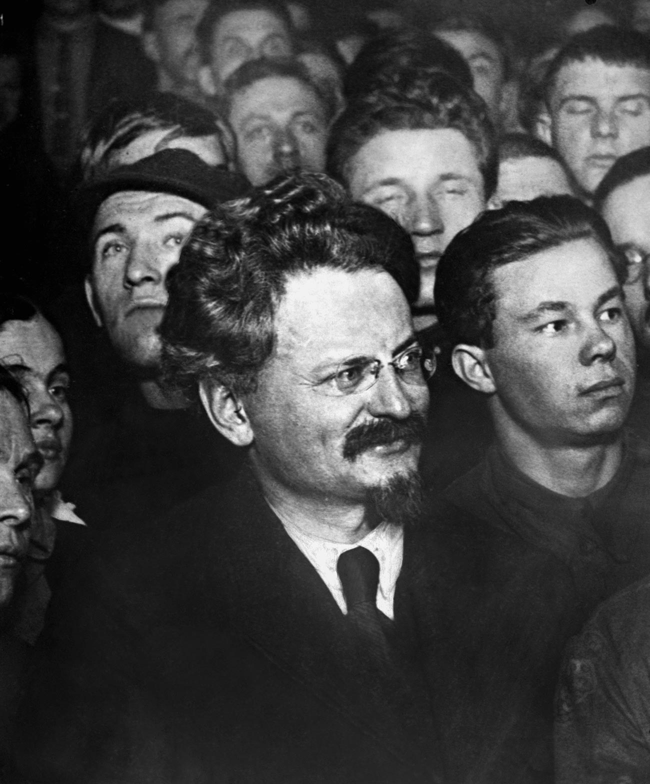 Лев Давидович Троцки (1879-1940, истинско име – Лев Бронщайн), руски революционер