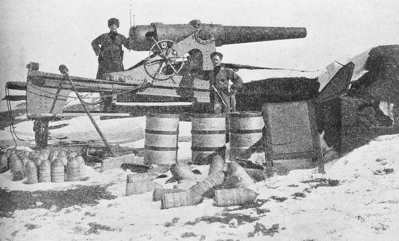 Cañón turco capturado por el ejército ruso, Erzurum, 1916.

