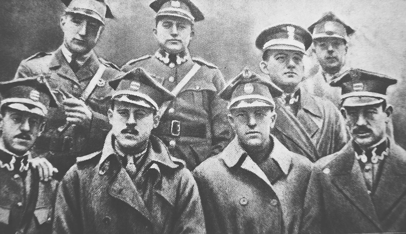 Први амерички пилоти добровољци: Фонтлерој, Купер, Корси, Крофорд, Шрузбери, Кларк, Рорисон и Нобл.