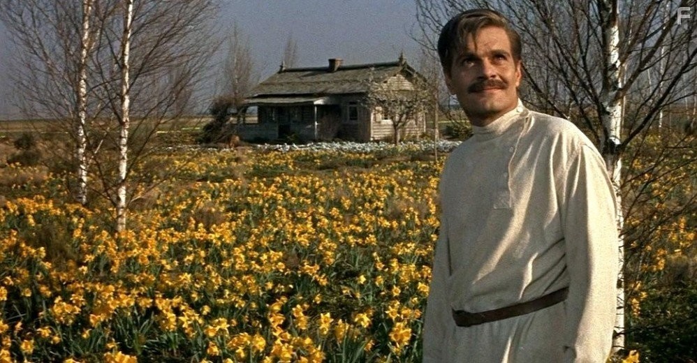 Omar Sharif memerankan tokoh Yuri Zhivago,