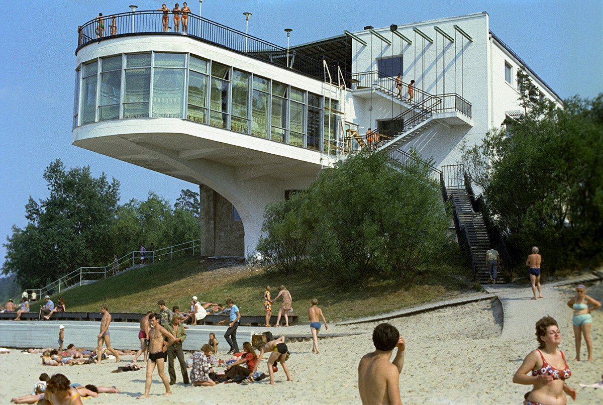 Bar Juras Perle di pantai Jurmala, RSS Latvia.