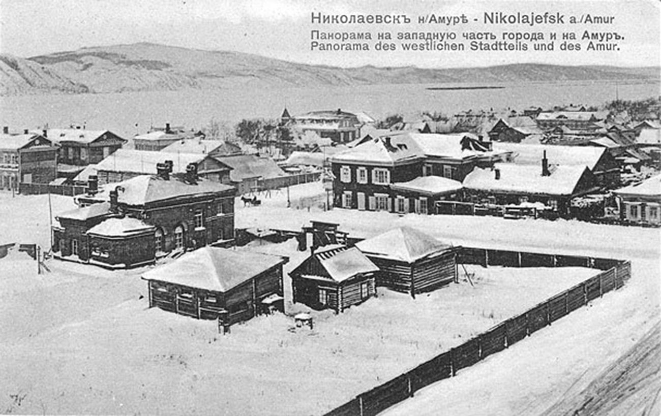 Kota Nikolaevsk-na-Amure di Timur Jauh Rusia pada sekitar pergantian abad ke-20.
