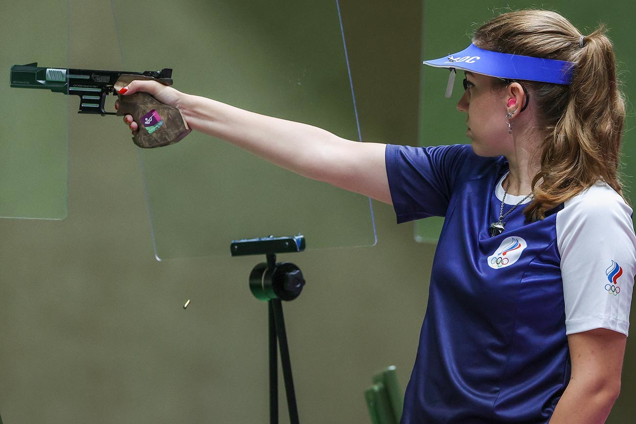 Vitalina Batsarashkina berkompetisi pada final nomor pistol putri 25 meter Olimpiade Tokyo 2020.