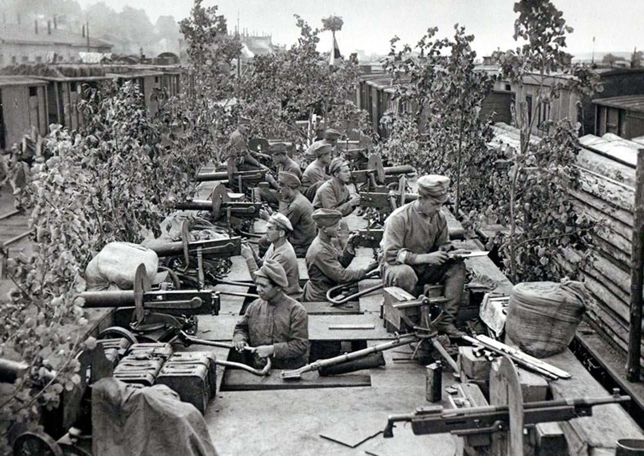Train blindé Orlik. Soldats tchécoslovaques à Oufa, juillet 1918