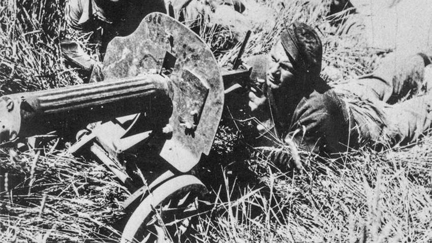 Soldados da brigada internacional com metralhadora soviética durante a Guerra Civil Espanhola.