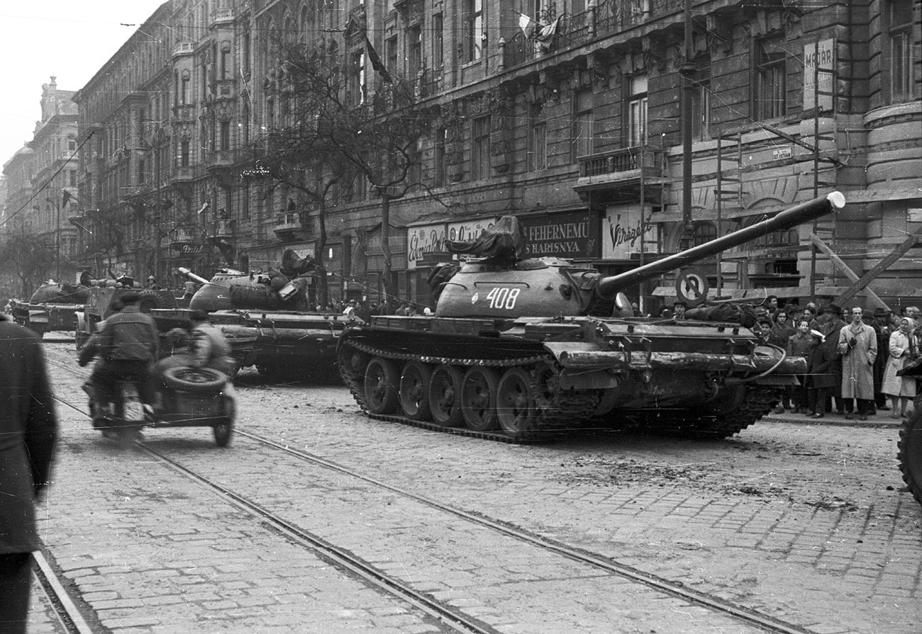 Съветски танкове в Будапеща, 1956 г.