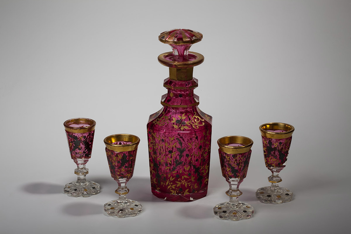 Carafe avec coupes, 2e quart du XIXe siècle
