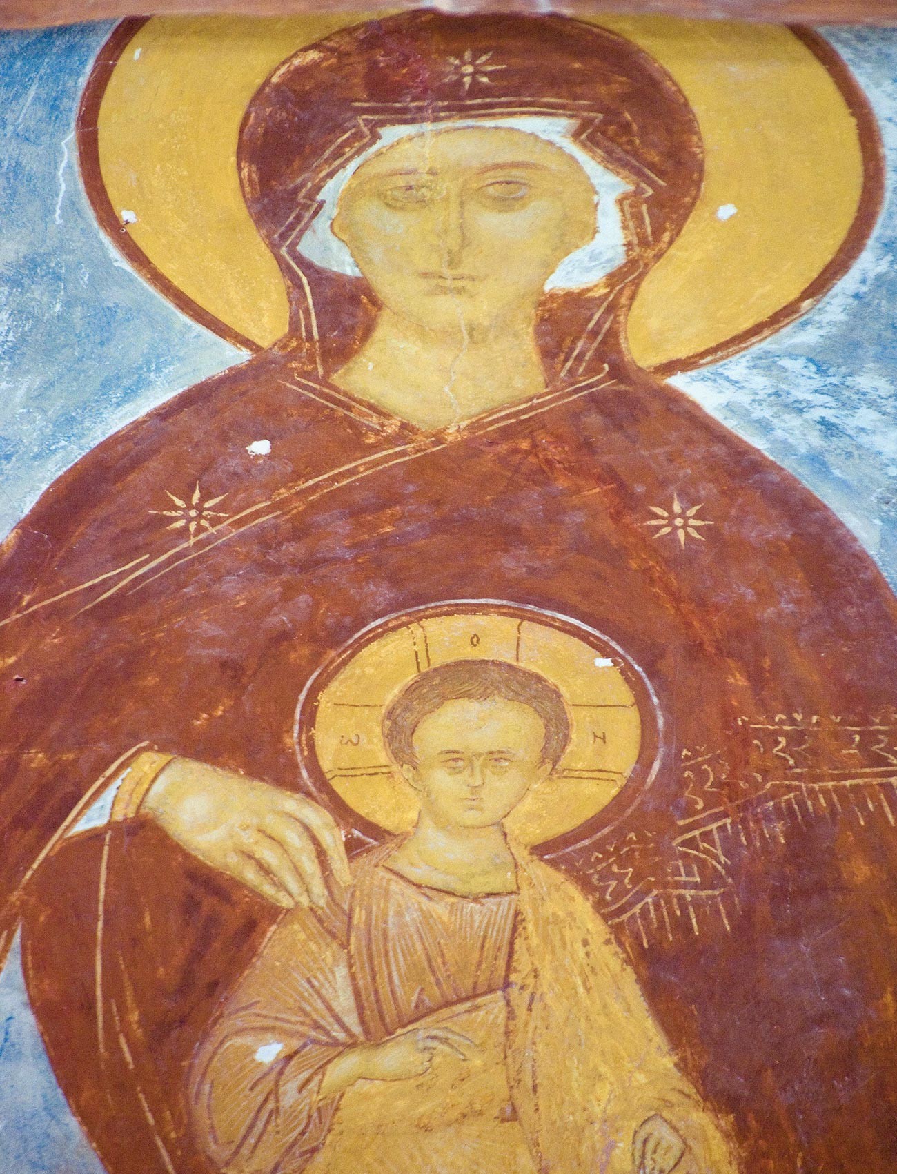 Cathédrale de la Nativité. Abside centrale. Fresque de Marie intronisée avec l'Enfant Jésus. Au premier plan : tirant en fer stabilisant les murs