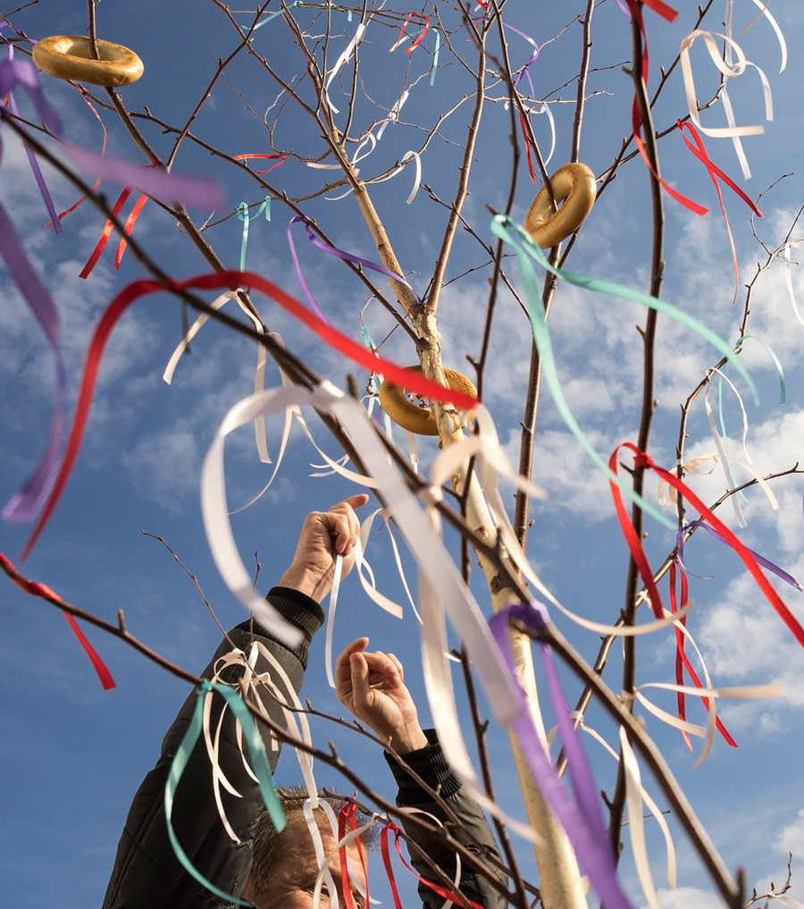 Tying a ribbon is a national tradition