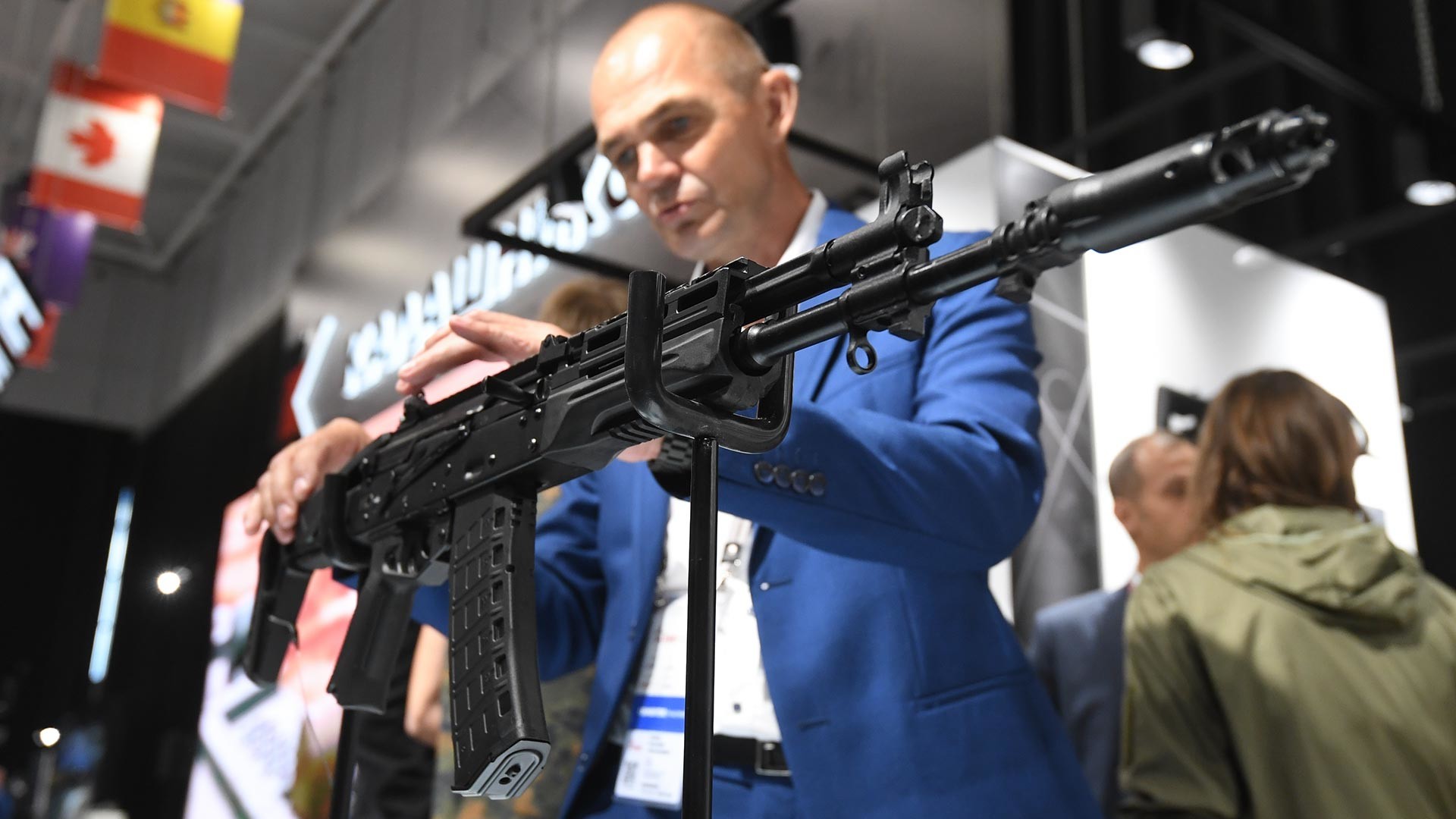 Аутомат за специјалне јединице АК-12 Концерна „Калашњиков“ на изложби наоружања Међународног војнотехничког форума „Армија-2021“, парк „Патриот“, Кубинка.