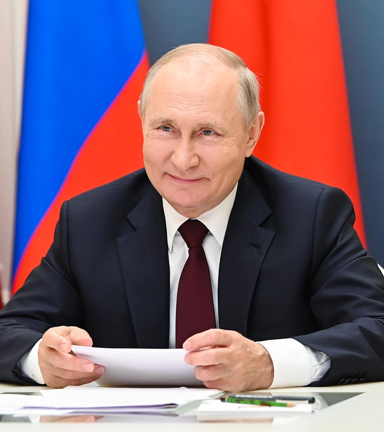 Presiden Rusia Vladimir Putin selama konferensi video dengan Presiden Tiongkok Xi Jinping, 28 Juni 2021.
