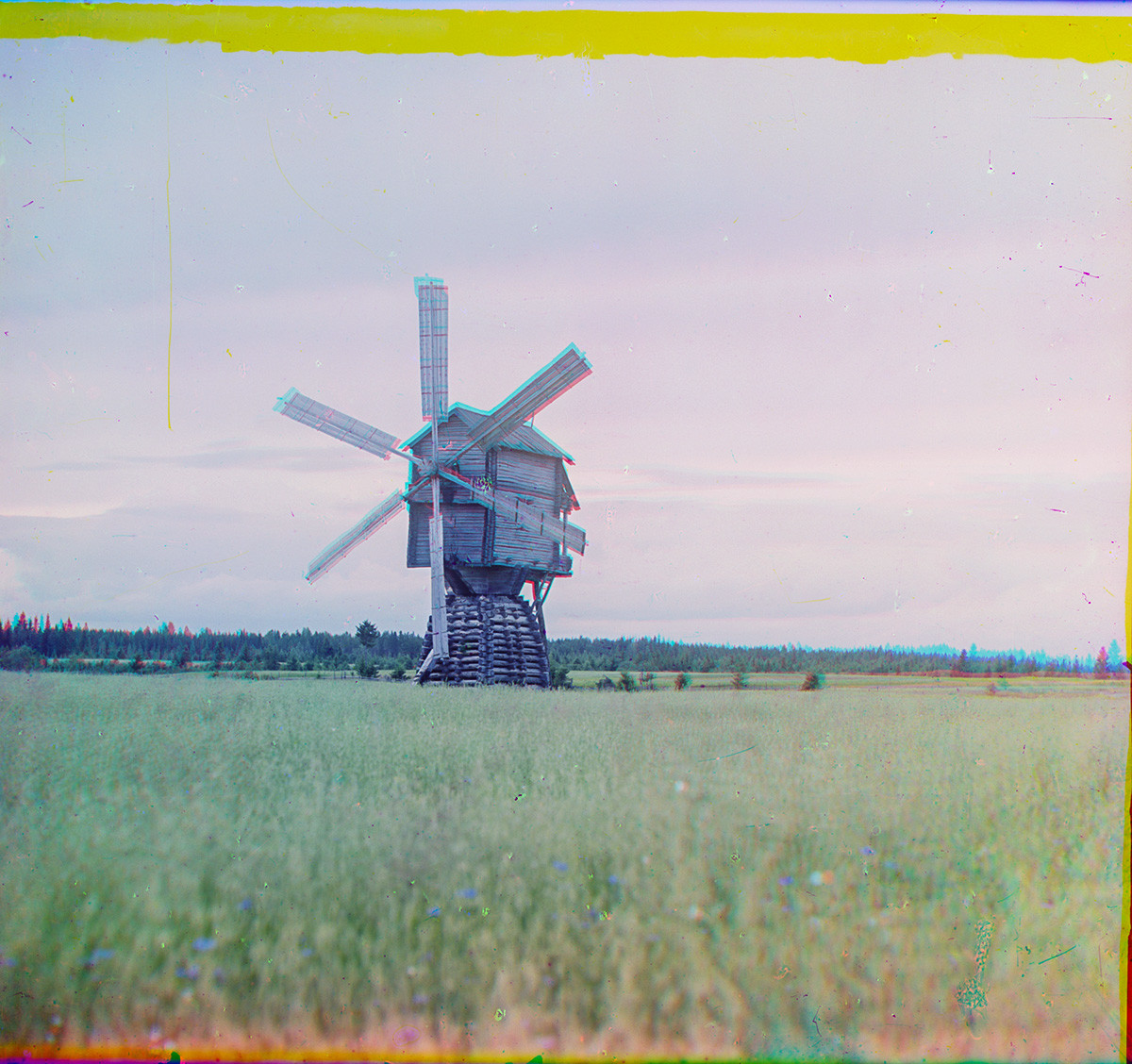 Leushino (Cherepovets district). Six-bladed post mill of tolcheya type, which pounded grain instead of grinding. Village now submerged in Rybinsk Reservoir. Summer 1909