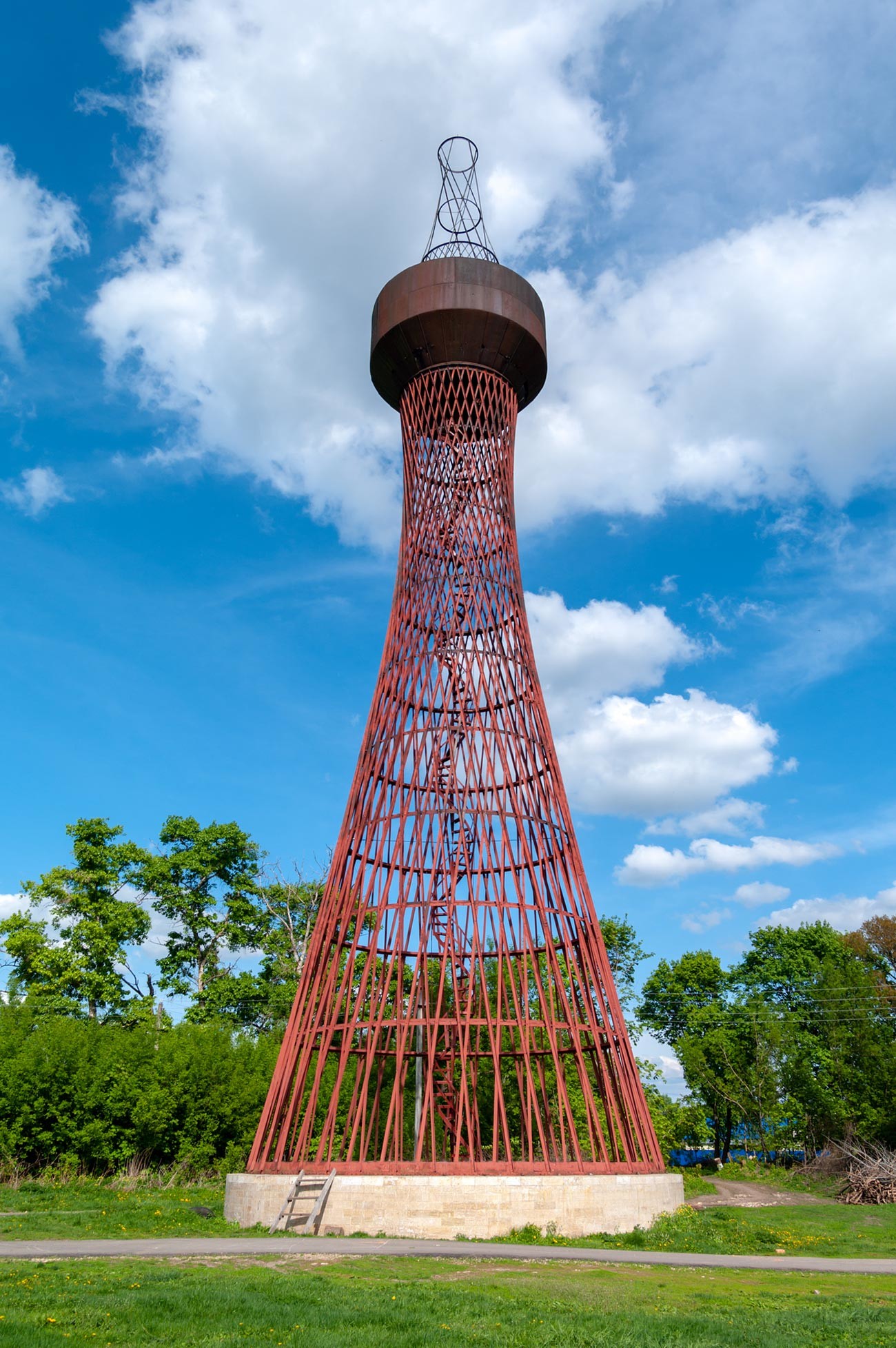 Primera torre hiperboloide de Shújov en Polibino.