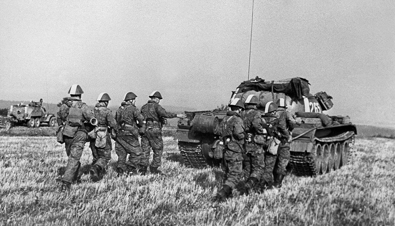 Vojaška vaja Vltava; enote ljudske armade Nemške demokratične republike v ČSSR