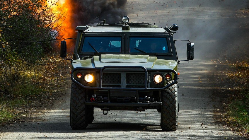 Оклопни аутомобил „Тигар“ током тактичко-специјалних вежби јединица Јужног војног округа на полигону Мољкино.