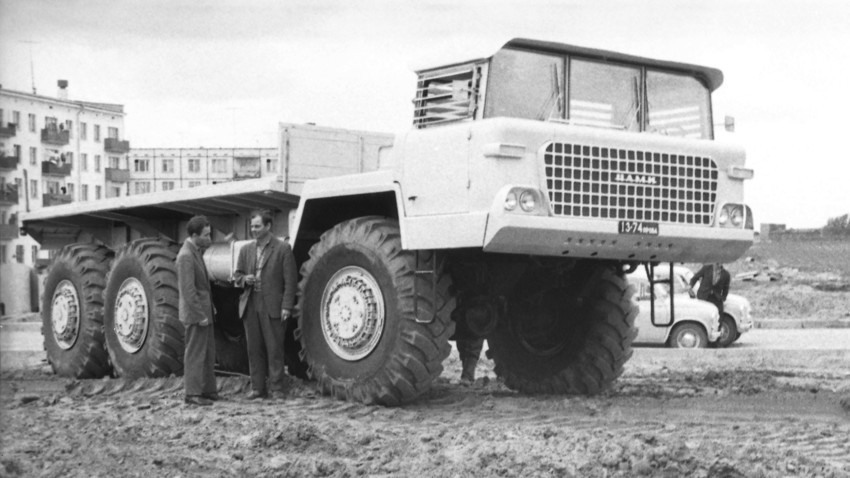 Tegljač, ATV terensko vozilo "Jermak" koji su razvili stručnjaci ruskog Središnjeg znanstveno-istraživačkog automobilskog i automoto instituta (NAMI), 1965.