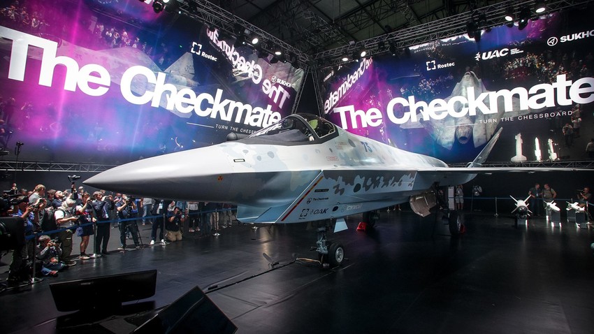 Jednomotorni laki taktički lovac Checkmate (Šah-mat) pete generacije na Međunarodnom zrakoplovno-svemirskom sajmu MAKS -2021, 20. srpnja 2021. godine. 
