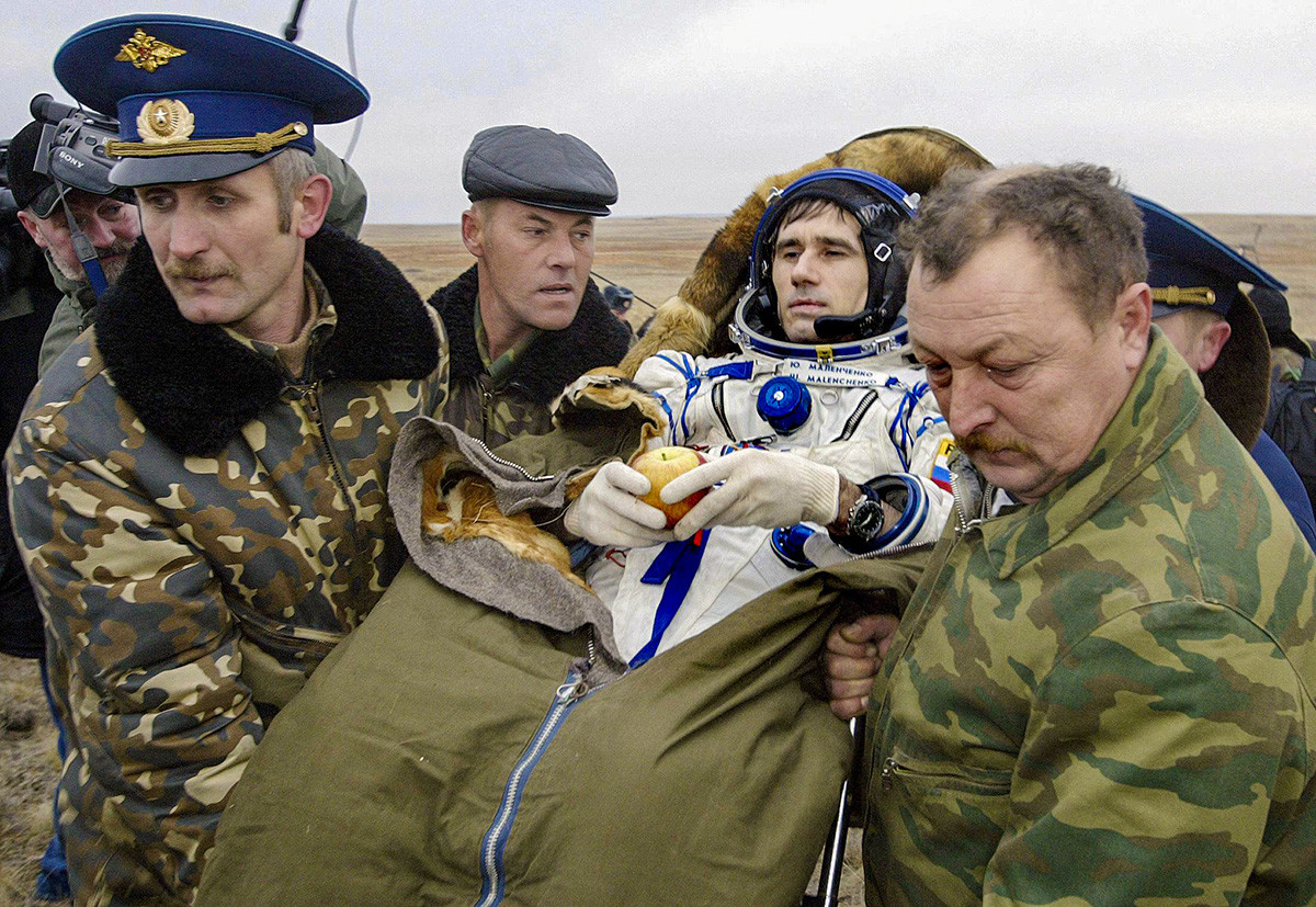地球に帰還したユーリー・マレンチェンコ、2003年