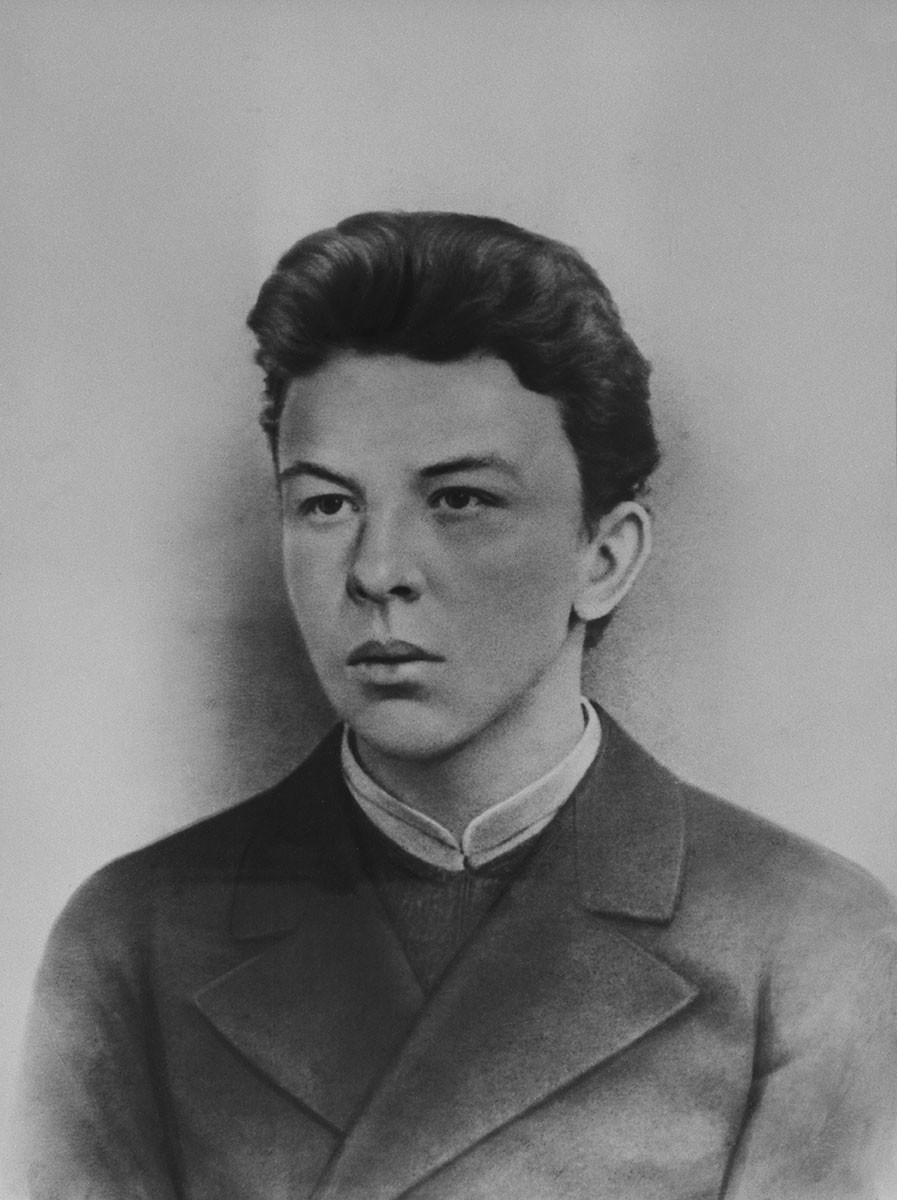 Aleksandar Uljanov, Lenjinov stariji brat (1866.-1887.)