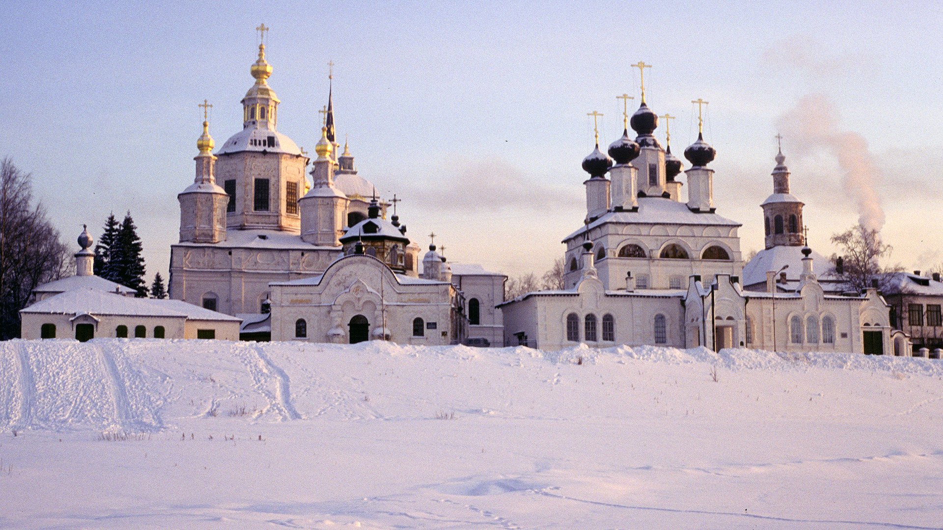 Veliky Ustyug. Cathedral ensemble from frozen Sukhona River. January 6, 1997