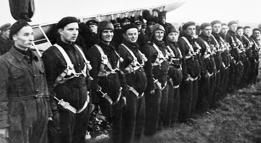 Екипажът на СССР-В6