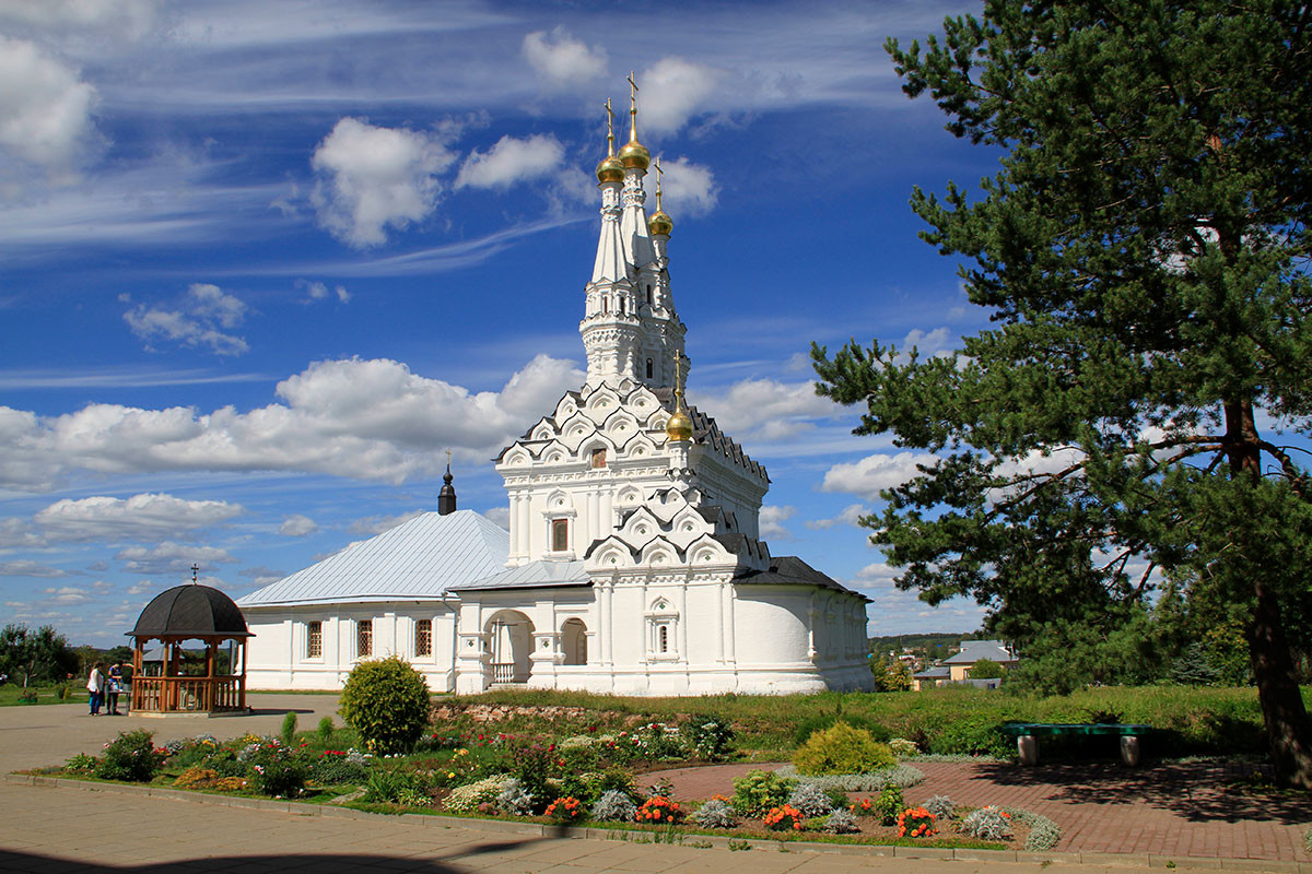 Gereja (Hodegetria) Ikon Bunda Allah di Vyazma, Moskovskaya Oblast.