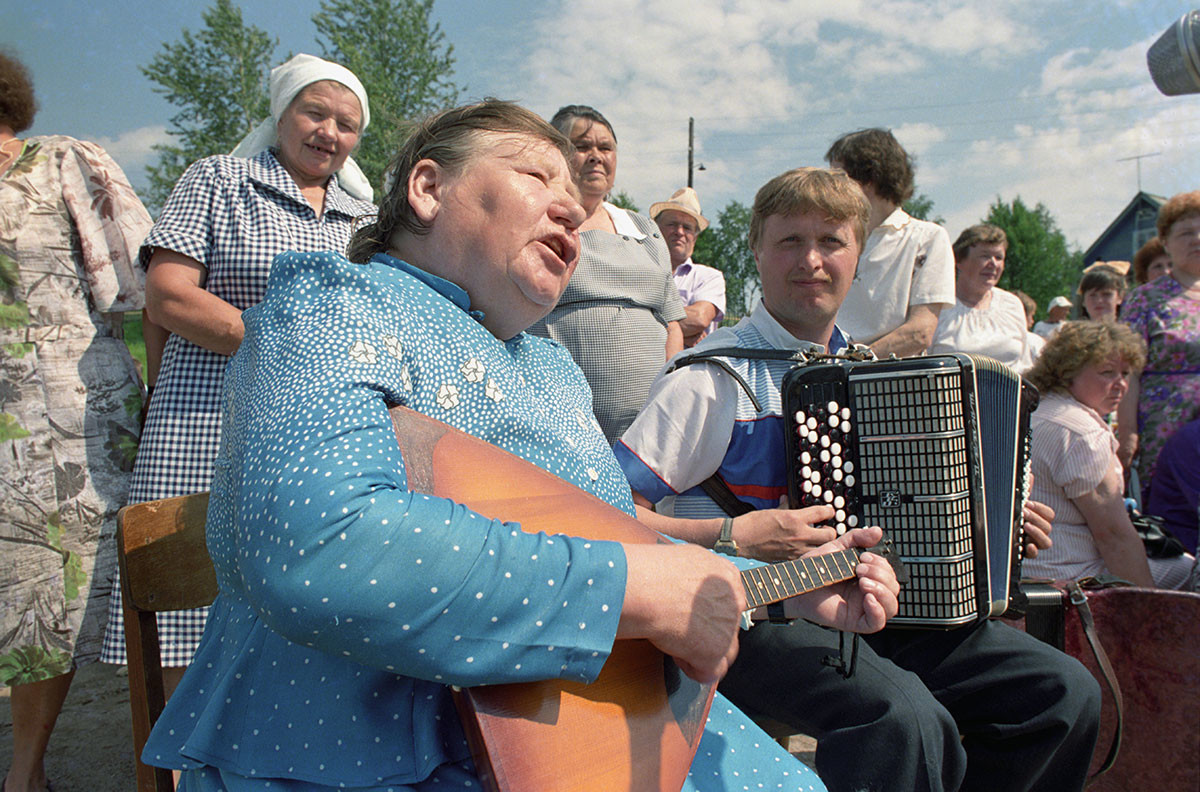 Фолклорни празник у старом селу Суднозеро, Карелска АССР, 1991.