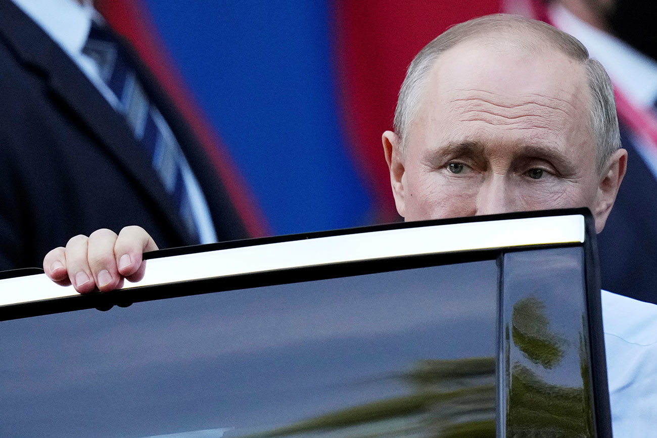 Russian President Vladimir Putin gets into a limousine as he leaves Villa La Grange after his meeting with U.S President Joe Biden in Geneva, Switzerland June 16, 2021. 