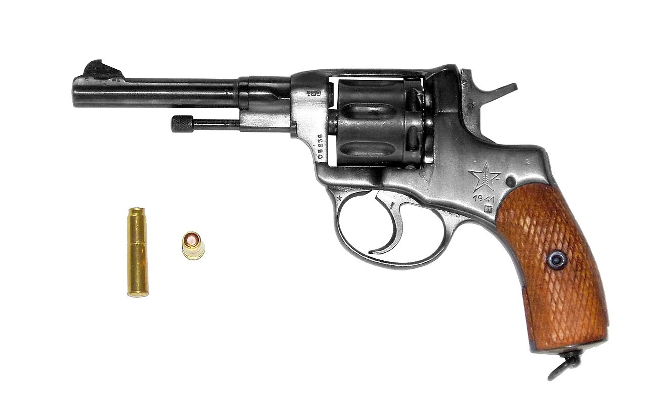 Revolverska pištola Nagant M1895 iz leta 1941 - standardna pištola Rdeče armade