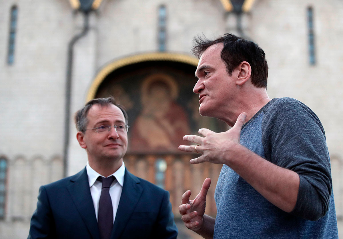 Ruski minister za kulturo Vladimir Medinski (levo) in ameriški režiser in igralec Quentin Tarantino na obisku v moskovskem Kremlju