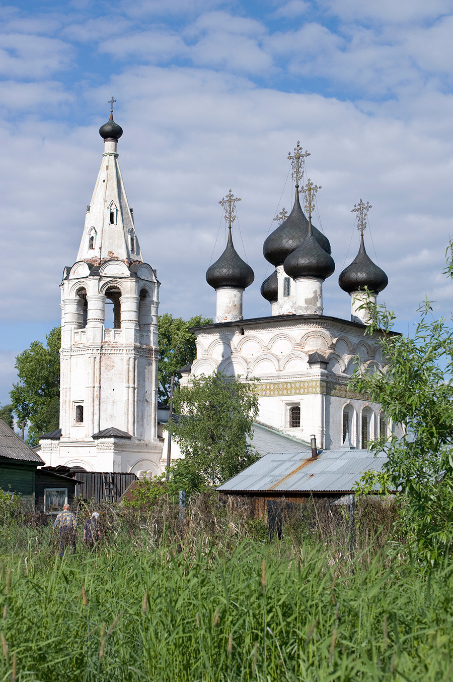 Belozersk. Bell tower & Church of the Icon of the Most Merciful Savior, southwest view. June 9, 2010 
