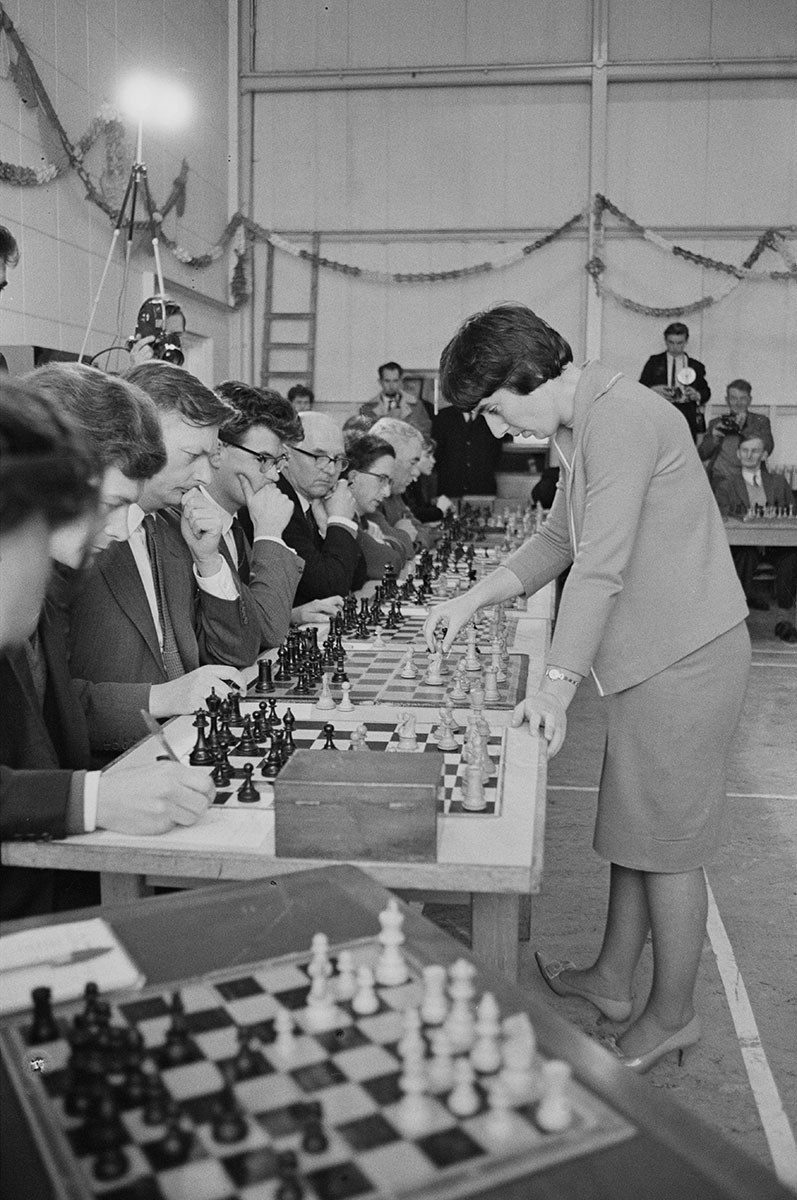 Nona Gaprindashvili playing against 28 men at once in Dorset, UK, 11th January 1965 